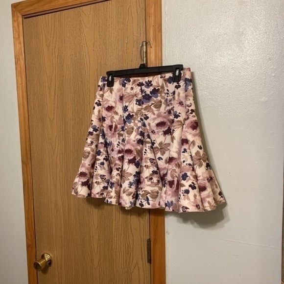 LC Lauren Conrad Runway NWT Size 10 w/Floral Print Knee-Length A-Line Skirt - Picture 1 of 3